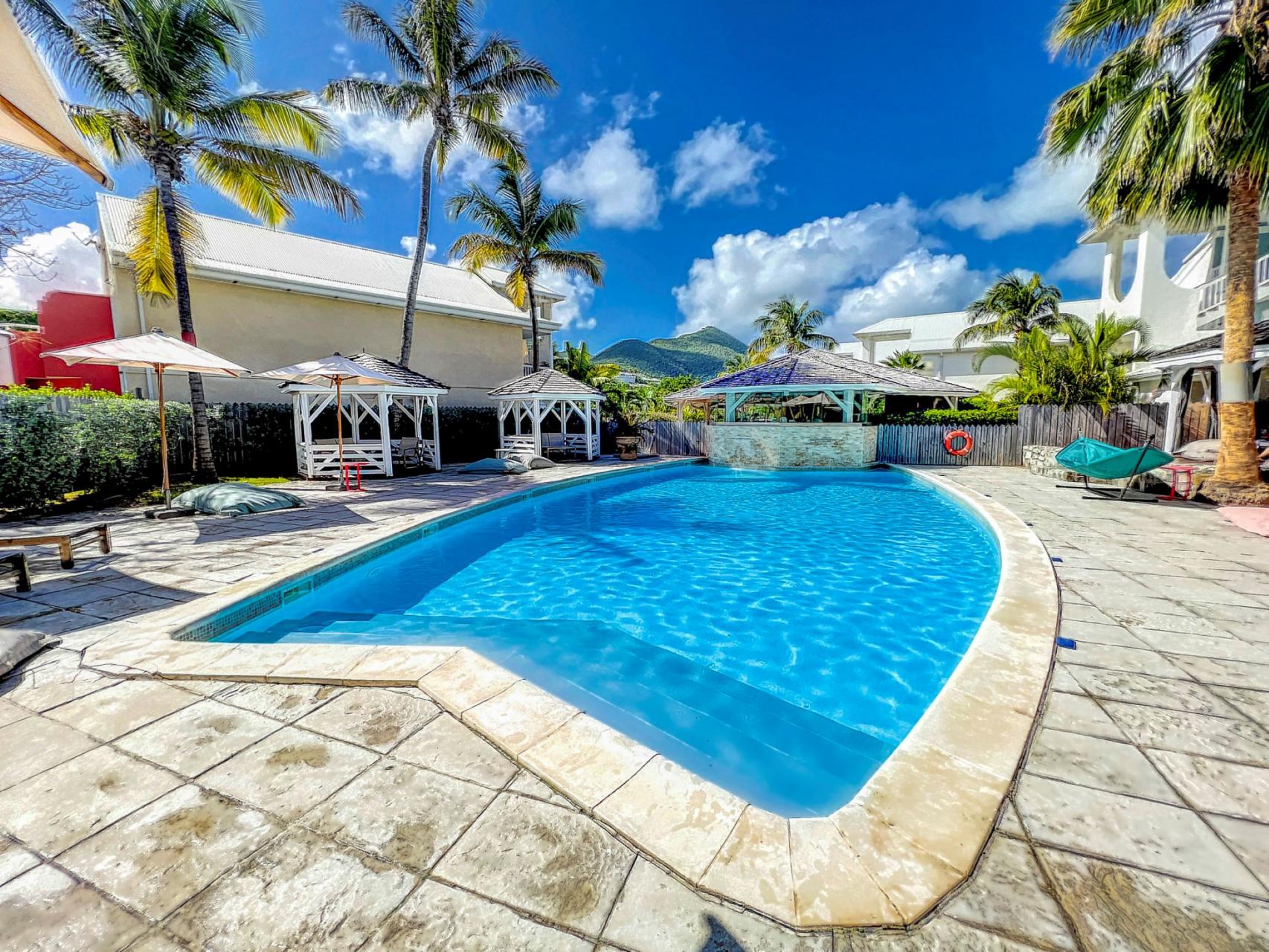 A louer appartement Baie Orientale Saint Martin-piscine-1